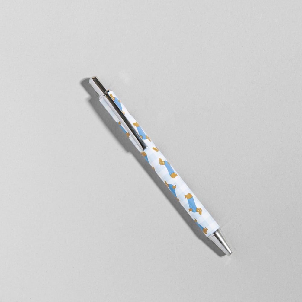 Stift mit Hundemotiv und blauem Vichy-Karo-Muster - Maisons Du