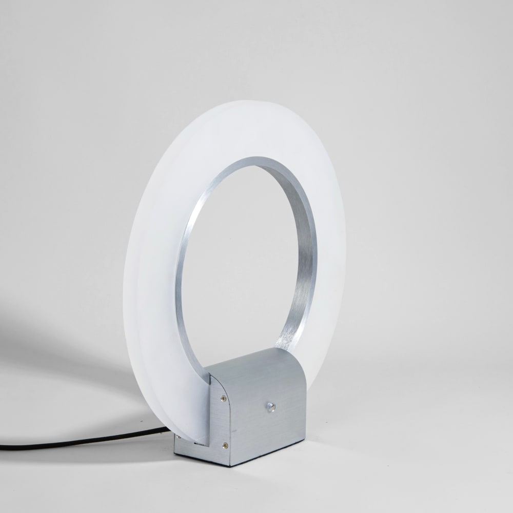 Lampe anneau LED en aluminium brossé argenté — vue 3