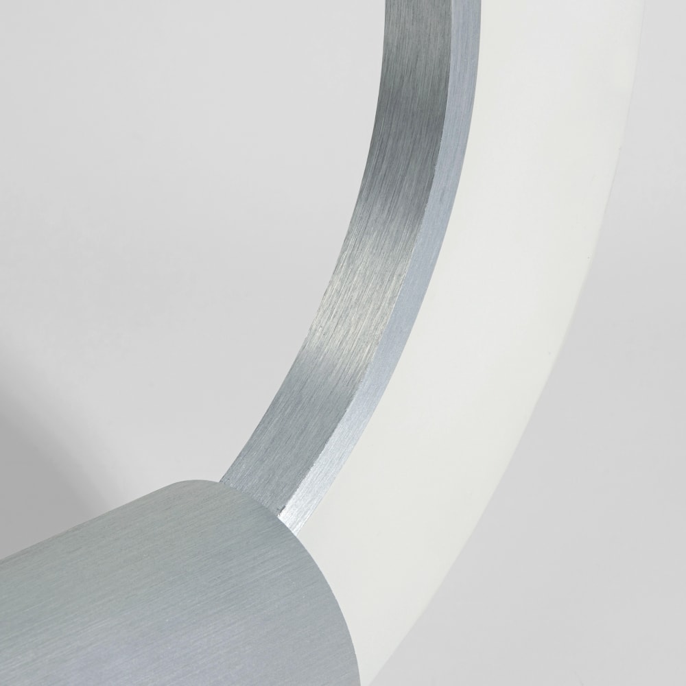 Lampe anneau LED en aluminium brossé argenté — vue 4