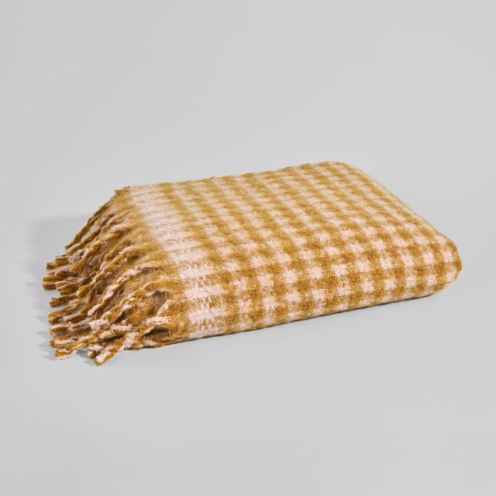 Plaid en polyester recyclé motif vichy ocre et écru à franges, 130x170 cm
