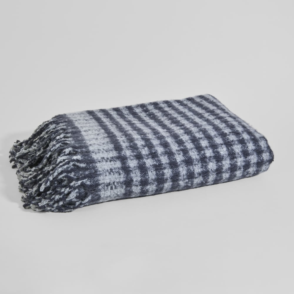 Plaid en polyester recyclé motif vichy bleu et gris à franges, 130x170 cm