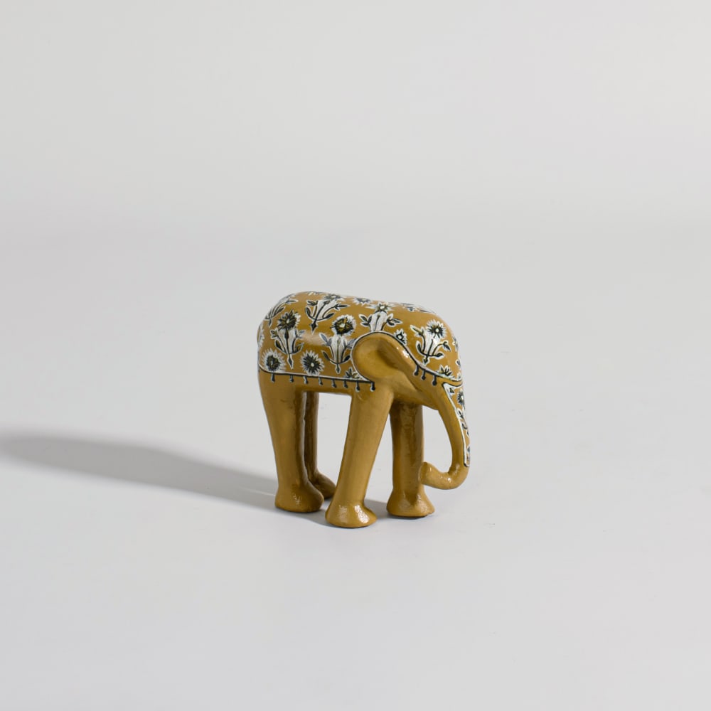 Statuette éléphant en papier noir, ocre et blanc, H10 cm — Beyit