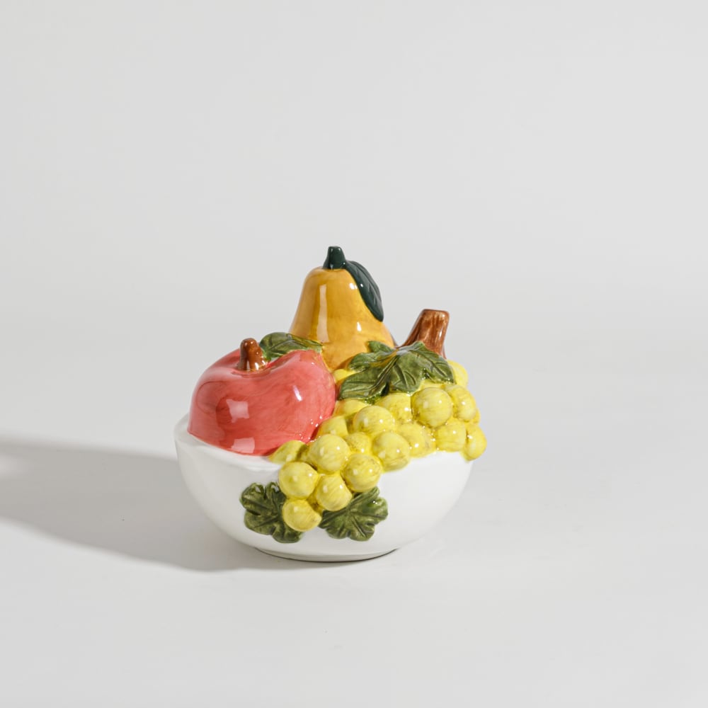Statuette corbeille de fruits verte, rouge et jaune, H14 cm