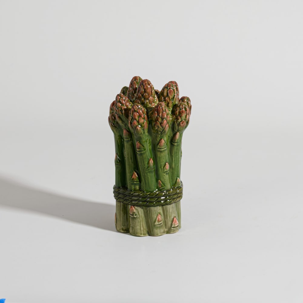 Spargelbündel-Figur aus grünem und rosafarbenem Steingut, H 17 cm