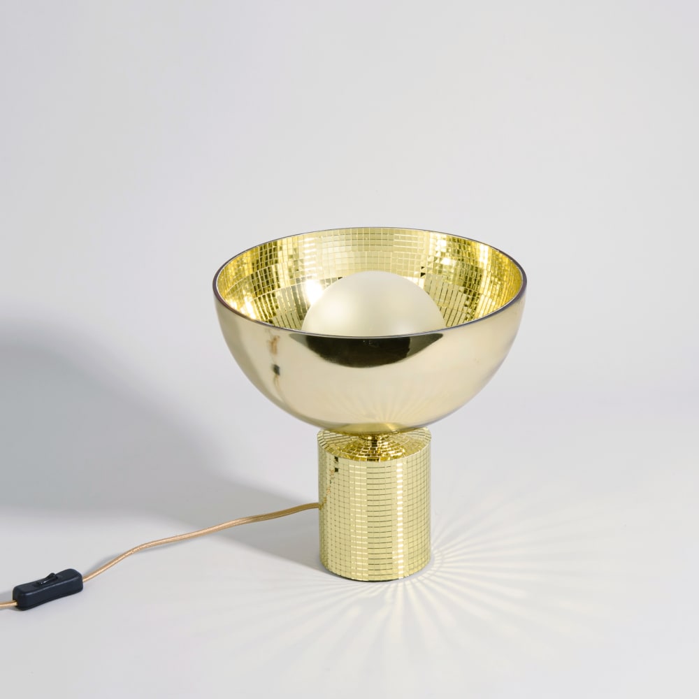 Lampe à poser coupe en céramique et verre doré — vue 3