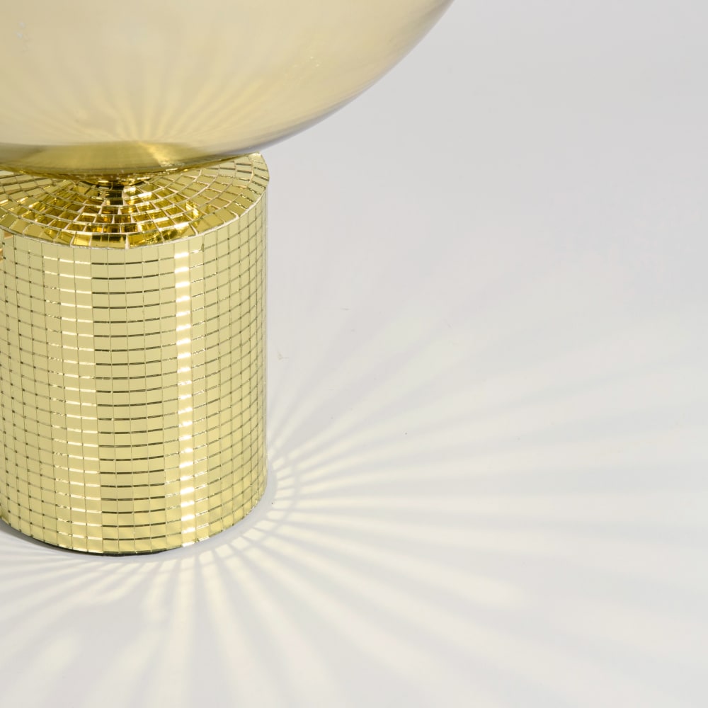 Lampe à poser coupe en céramique et verre doré — vue 4