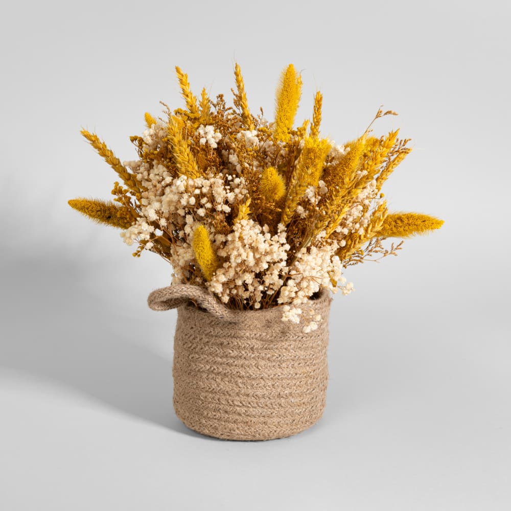 Bouquet de fleurs séchées jaunes et pot en jute — vue 3