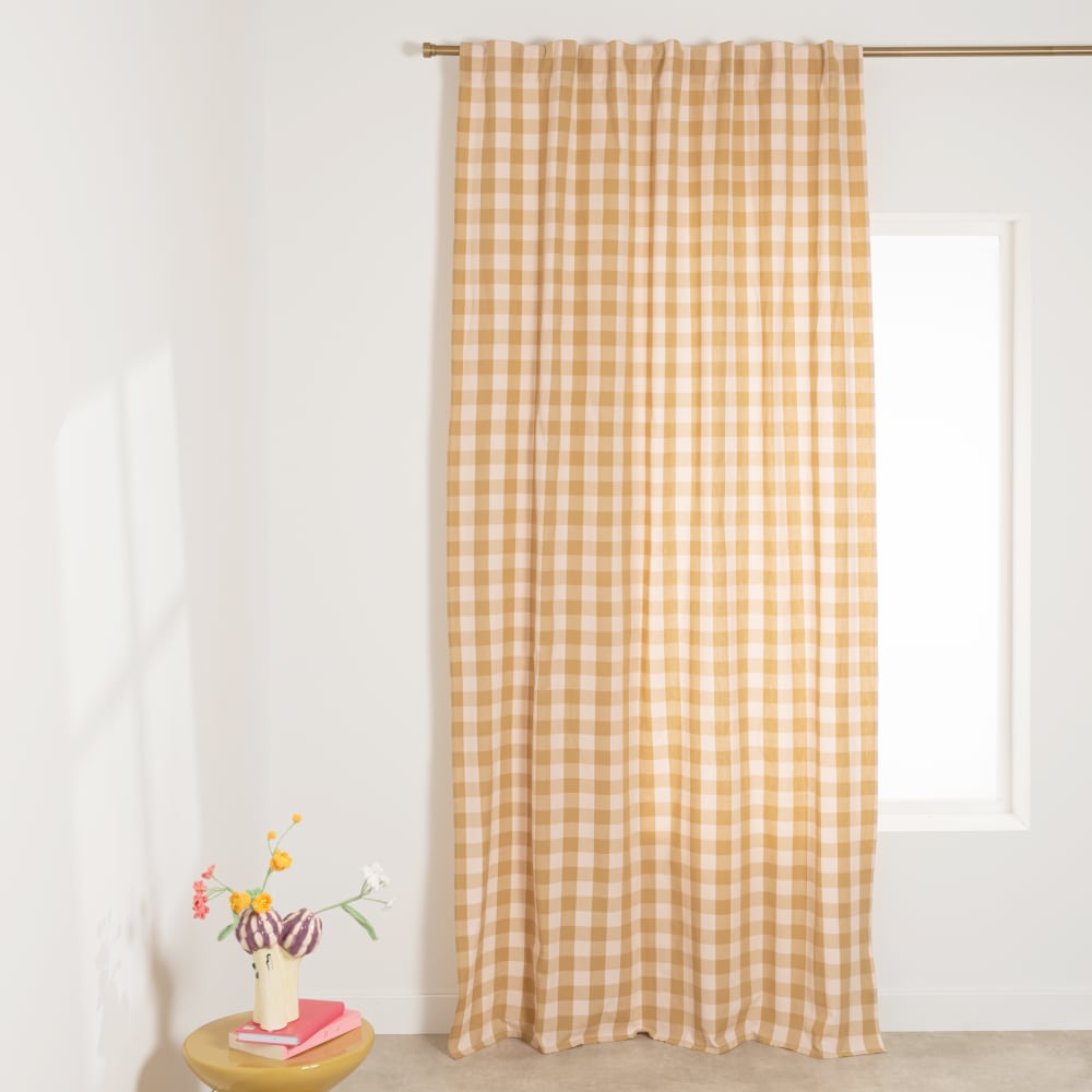 Rideau à pattes cachées en coton recyclé motif vichy ocre et écru, 140x250 cm (vendu à l'unité)