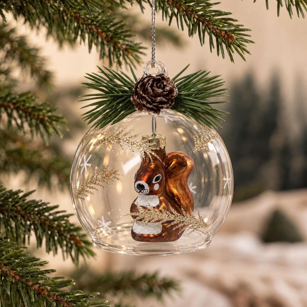 Boule de Noël en verre transparent et écureuil brun Boule de Noël en verre transparent et écureuil brun