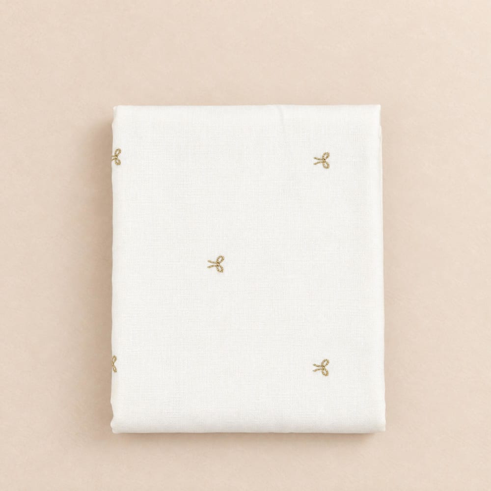 Nappe en coton écru et broderies noeuds dorés, 150x250 cm
