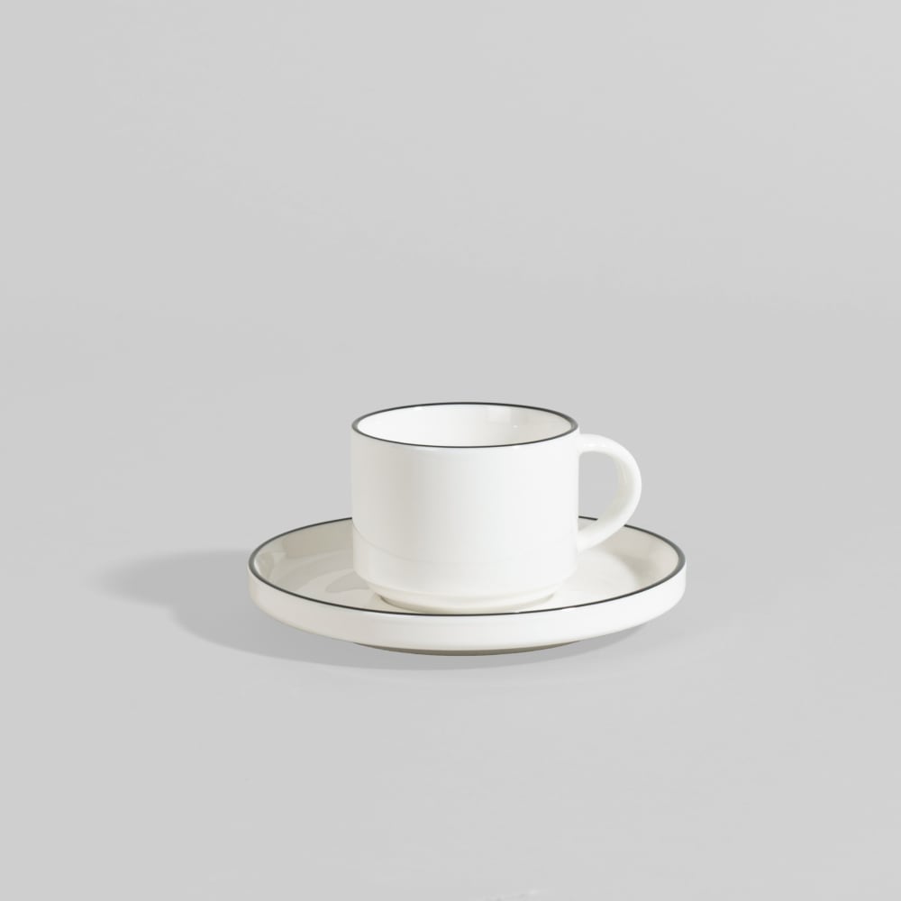 Tasse à café et soucoupe en faïence blanche et noire