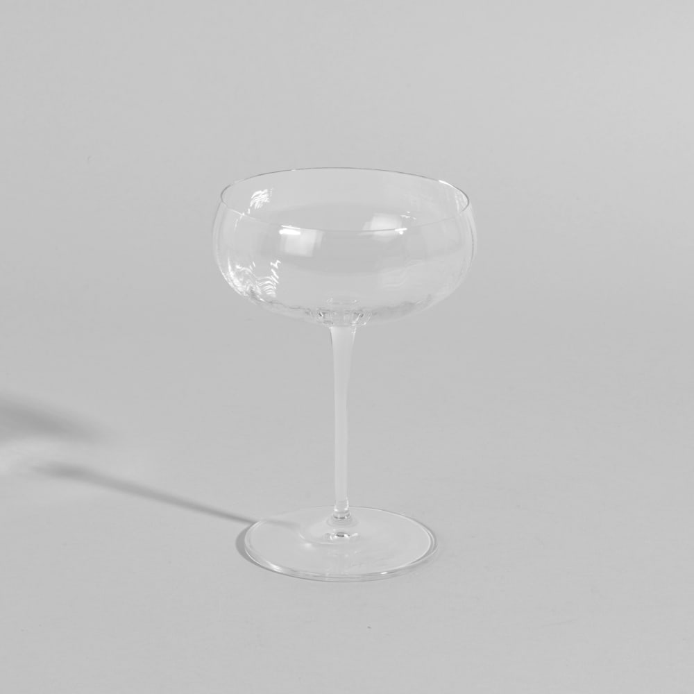 Coupe à cocktail en verre transparent