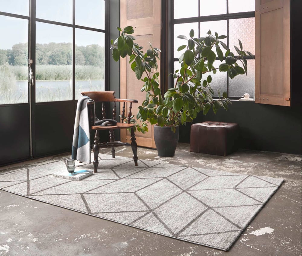 Alfombra tejida moteada beige y gris con un diseño moderno 200x133 - Maisons du Monde