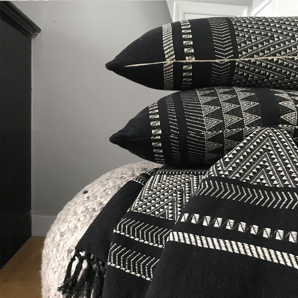 Coussin en coton à rayures noires 60x60 - Maisons du Monde