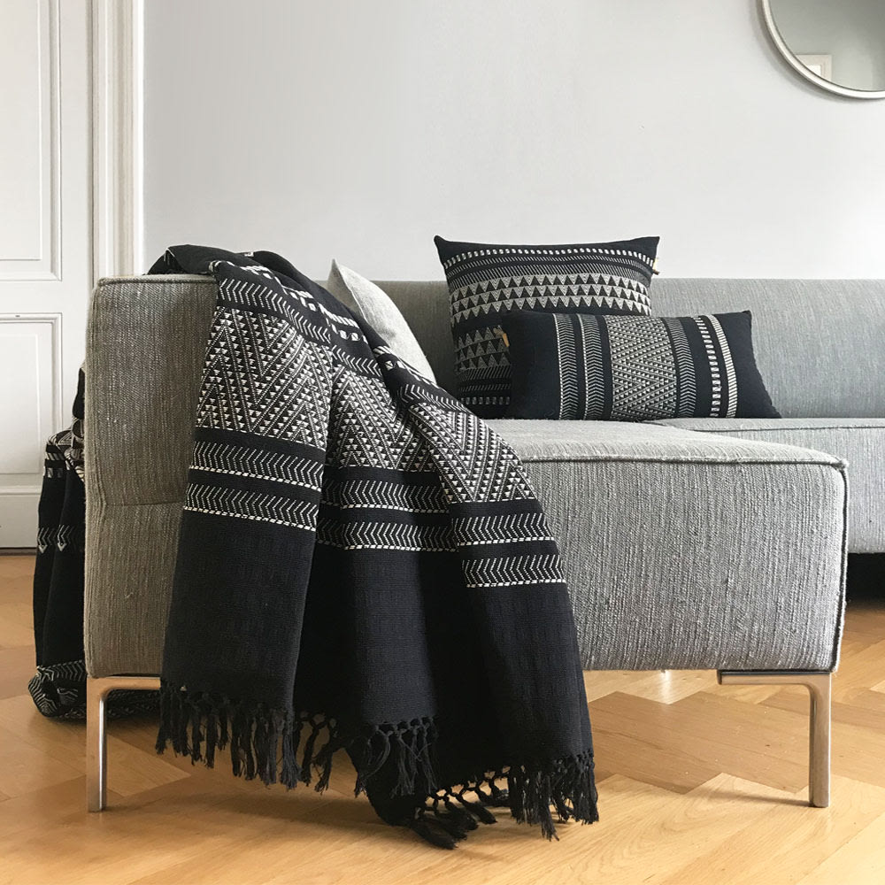 Coussin en coton natif rayé noir 35x65 - Maisons du Monde