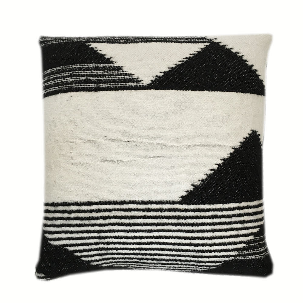 Cojín negro acrílico y lana 50x50