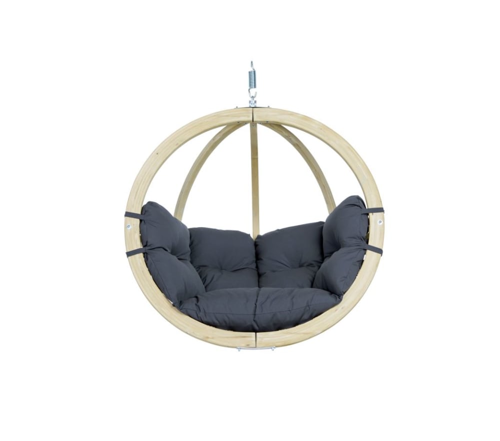 Fauteuil suspendu gris avec structure en bois