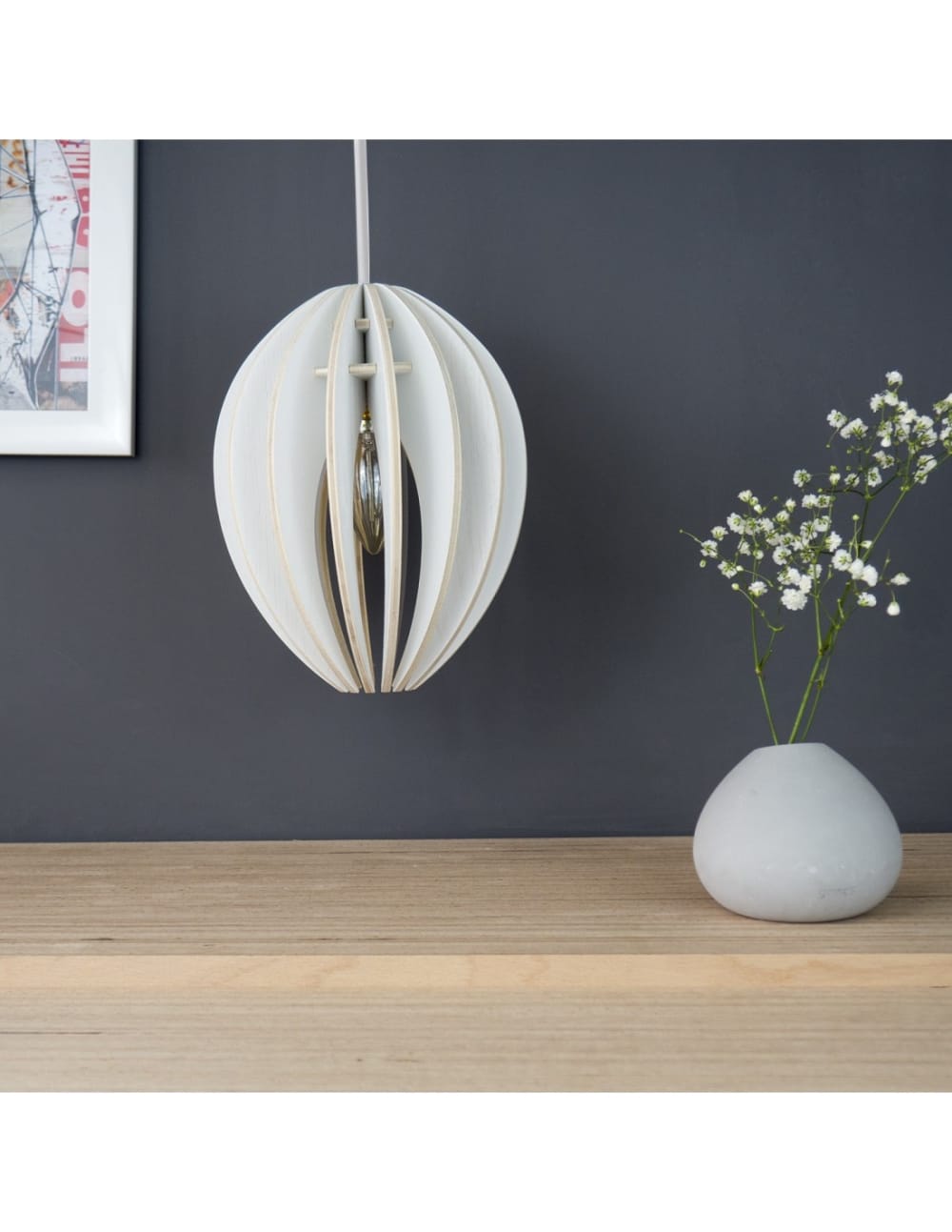 Lampe suspension bois et béton frêne teinté blanc cordon blanc