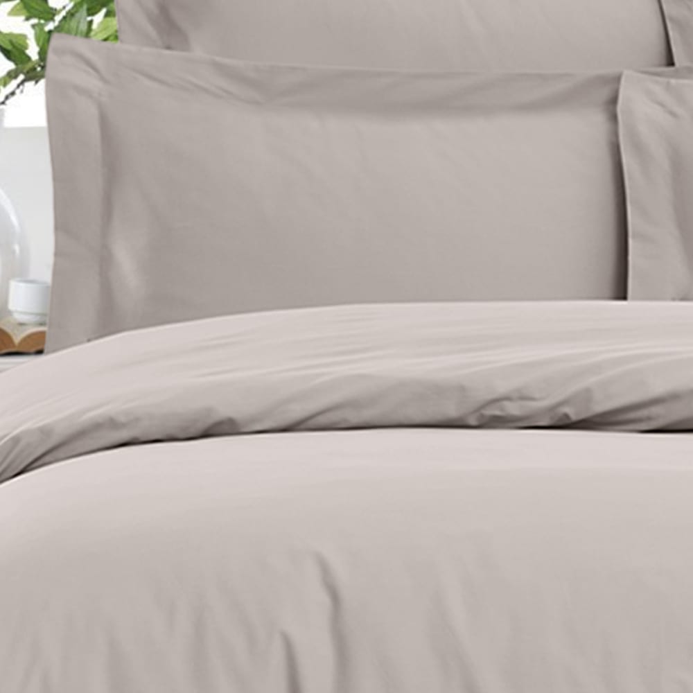 Drap housse uni en satin de coton taupe 140x190 cm — vue 3