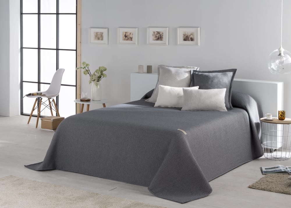 Naf Naf Baumwolltagesdecke 180x270; grau style modern Öko-Tex Zertifikat - Baumwolle