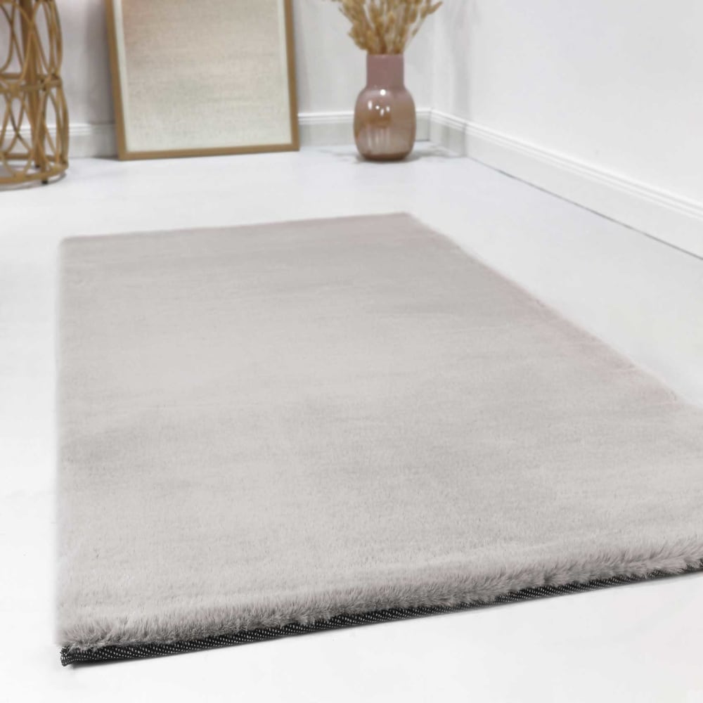Tapis imitation fourrure lapin doux gris clair pour salon 160x230