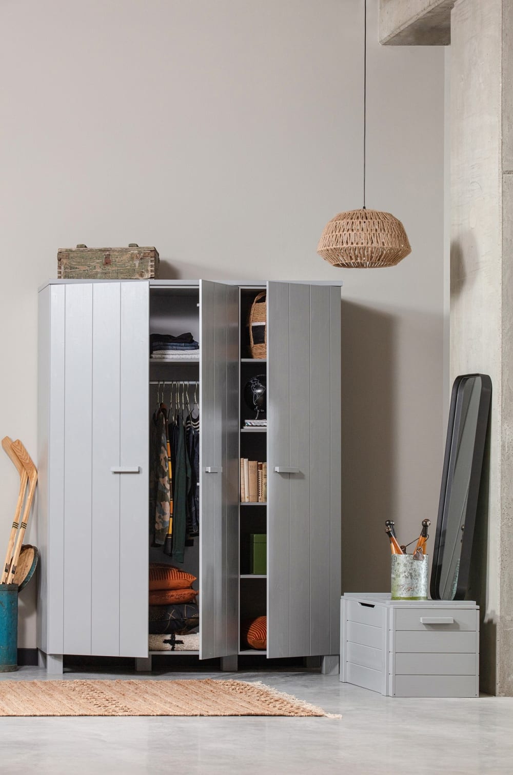 Armoire 3 portes en bois gris