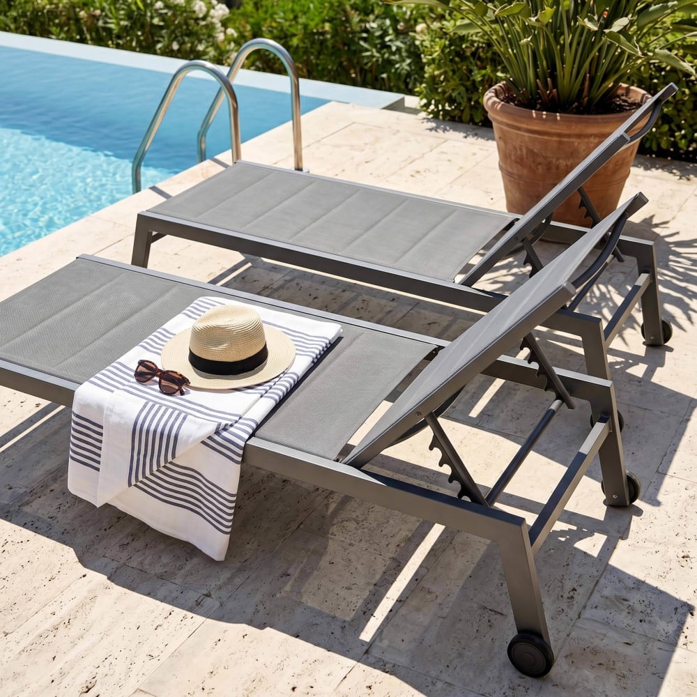 Lot de 2 bains de soleil en aluminium et textilène gris - Maisons du Monde