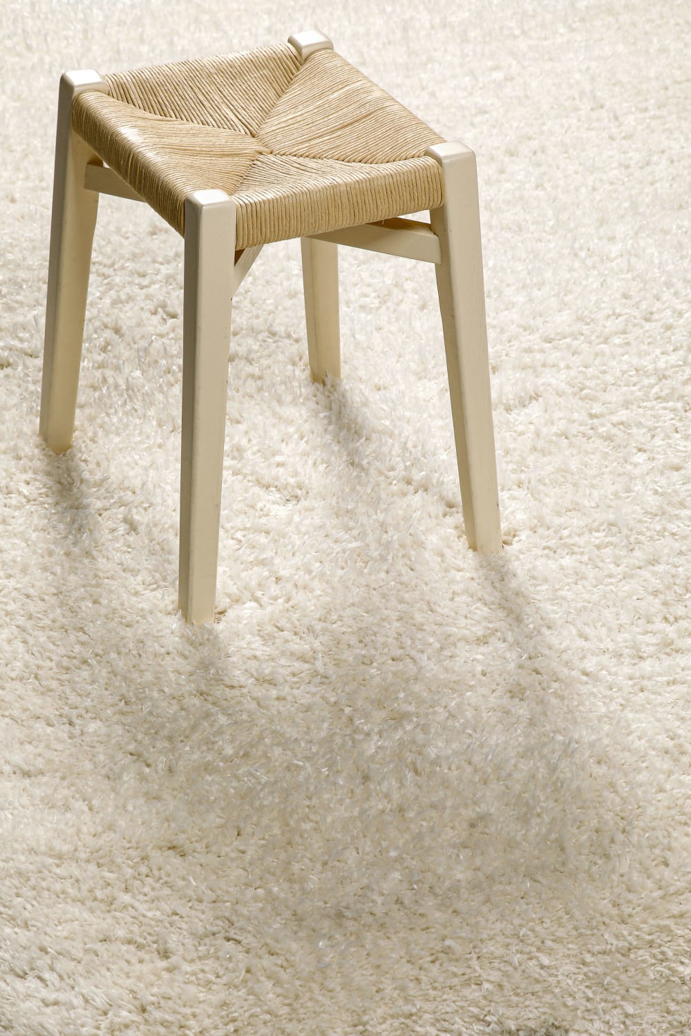 Tapis uni très doux à mèches très hautes et denses blanc cassé 225x160 — vue 4