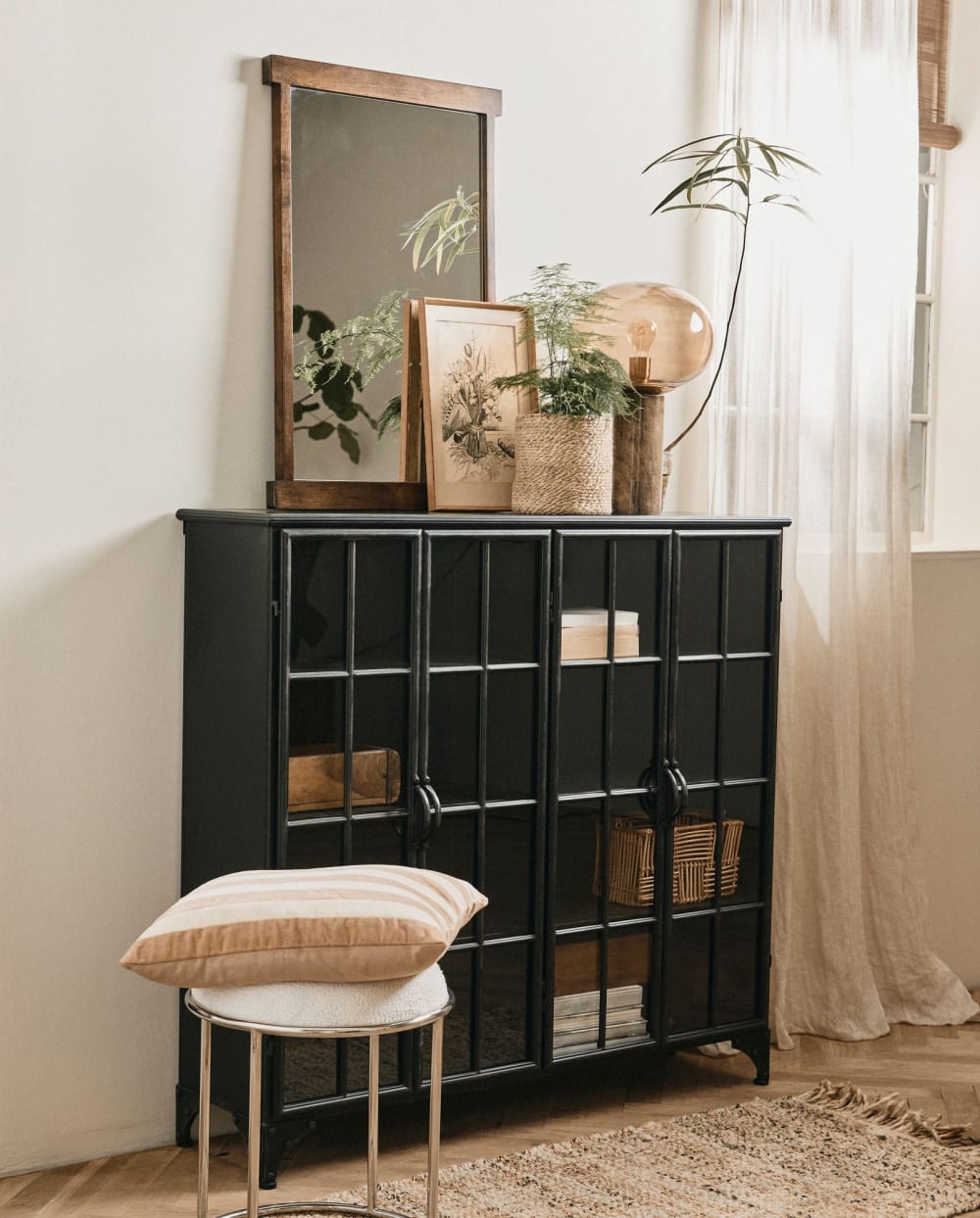 Vitrinenschrank aus Metall mit 4 Türen, Schwarz - Maisons Du