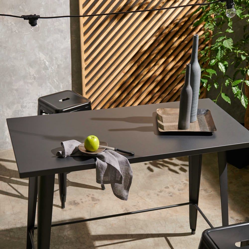 Table haute de jardin et 4 tabourets en métal noir mat