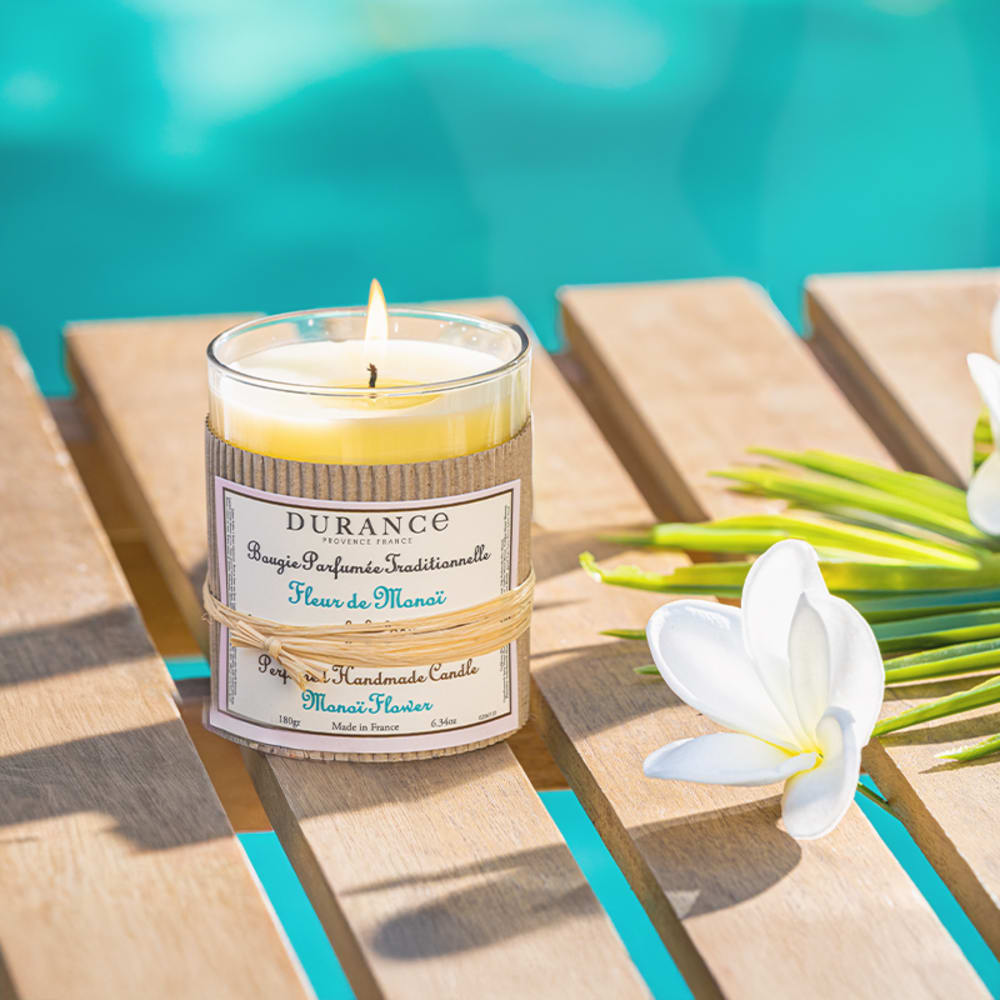 Bougie parfumée fleur de monoï - Maisons du Monde