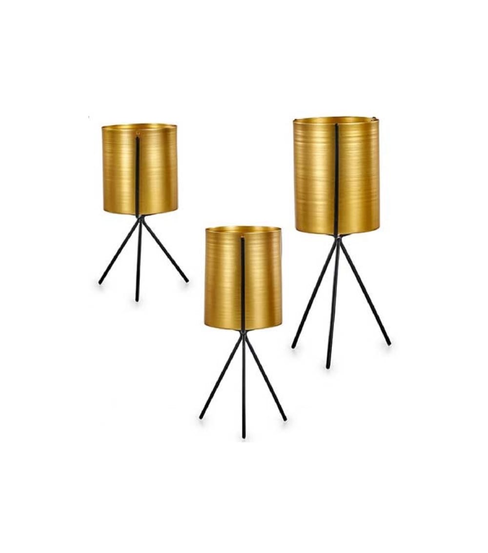 WADIGA Set de 3 petits cache-pots sur pied en métal noir et doré. Dimensions: Hauteur 29 cm x diamètre 12cm - Couleur: Noir et Doré - Matière: Métal