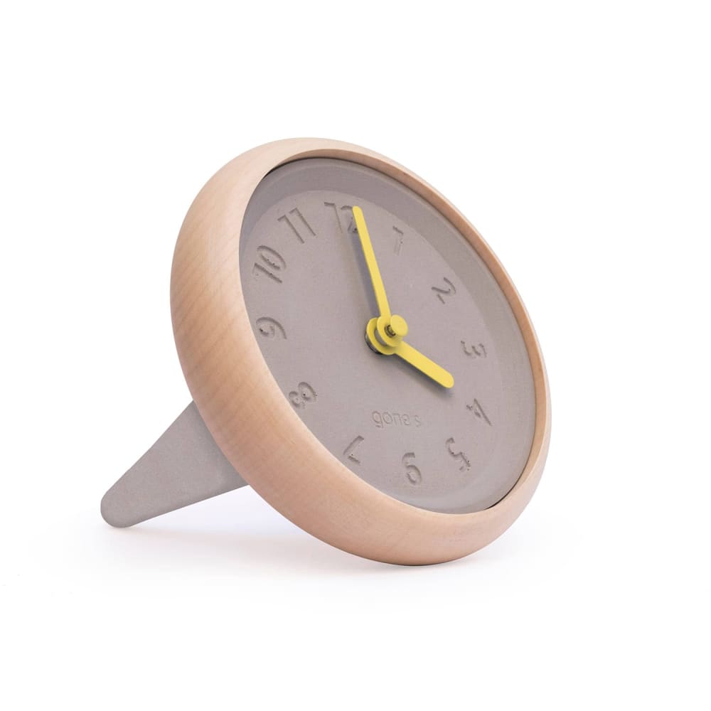 Reloj de mesa en madera y hormigón agujas amarillas
