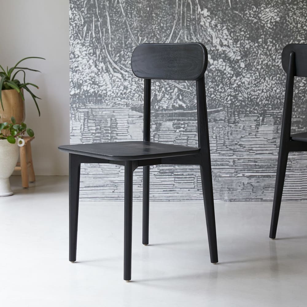 Tikamoon Stuhl aus massivem Mahagoni Black style modern Schwarz Holz