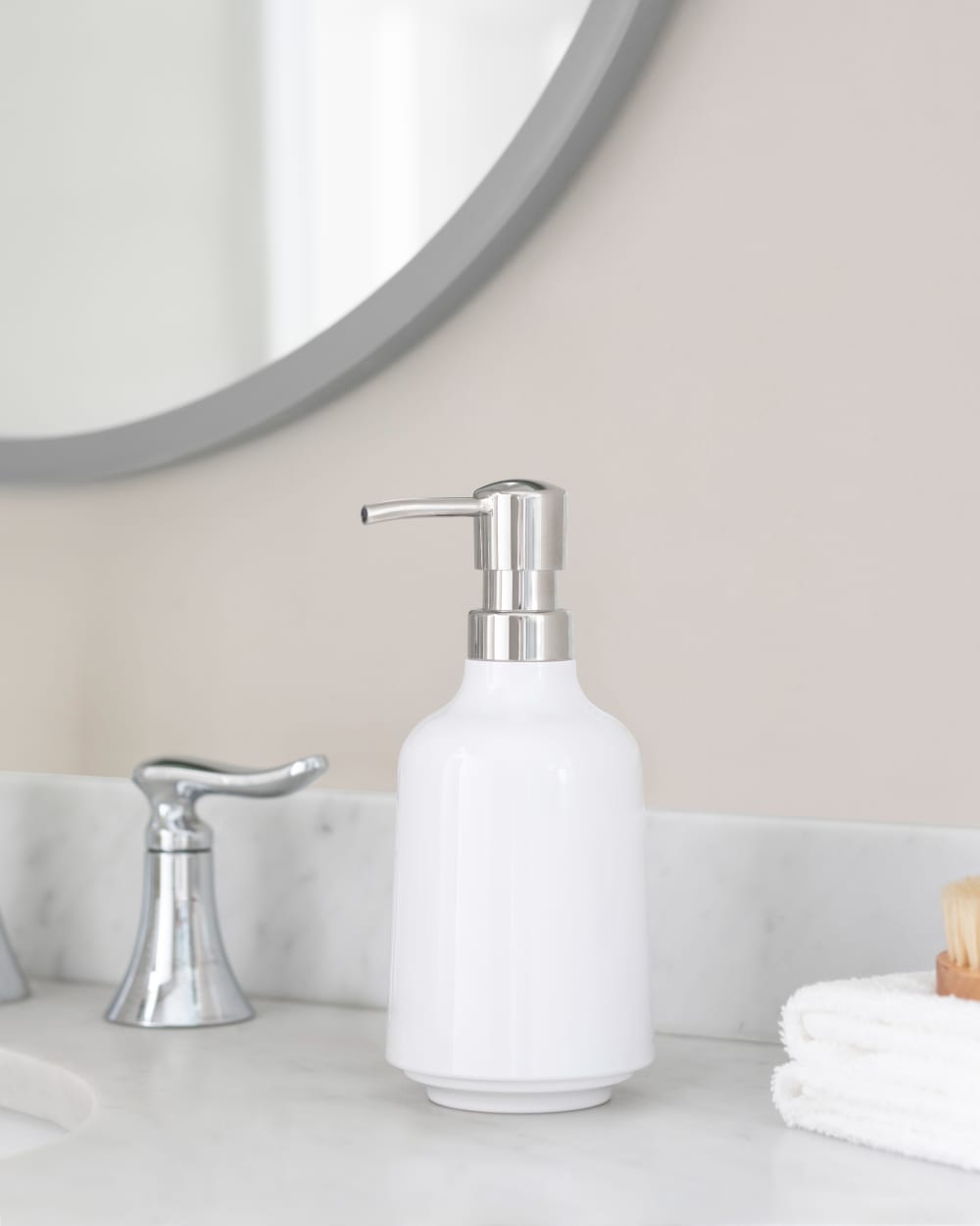 Pompe à savon Step en mélamine 385ml blanc - Maisons du Monde