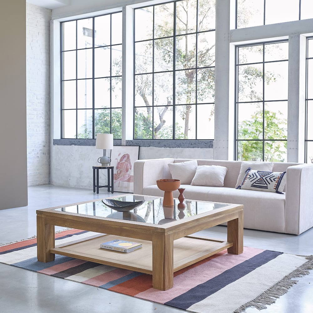 BERAH GETAH Couchtisch aus glasiertem Teakholz style modern Beige