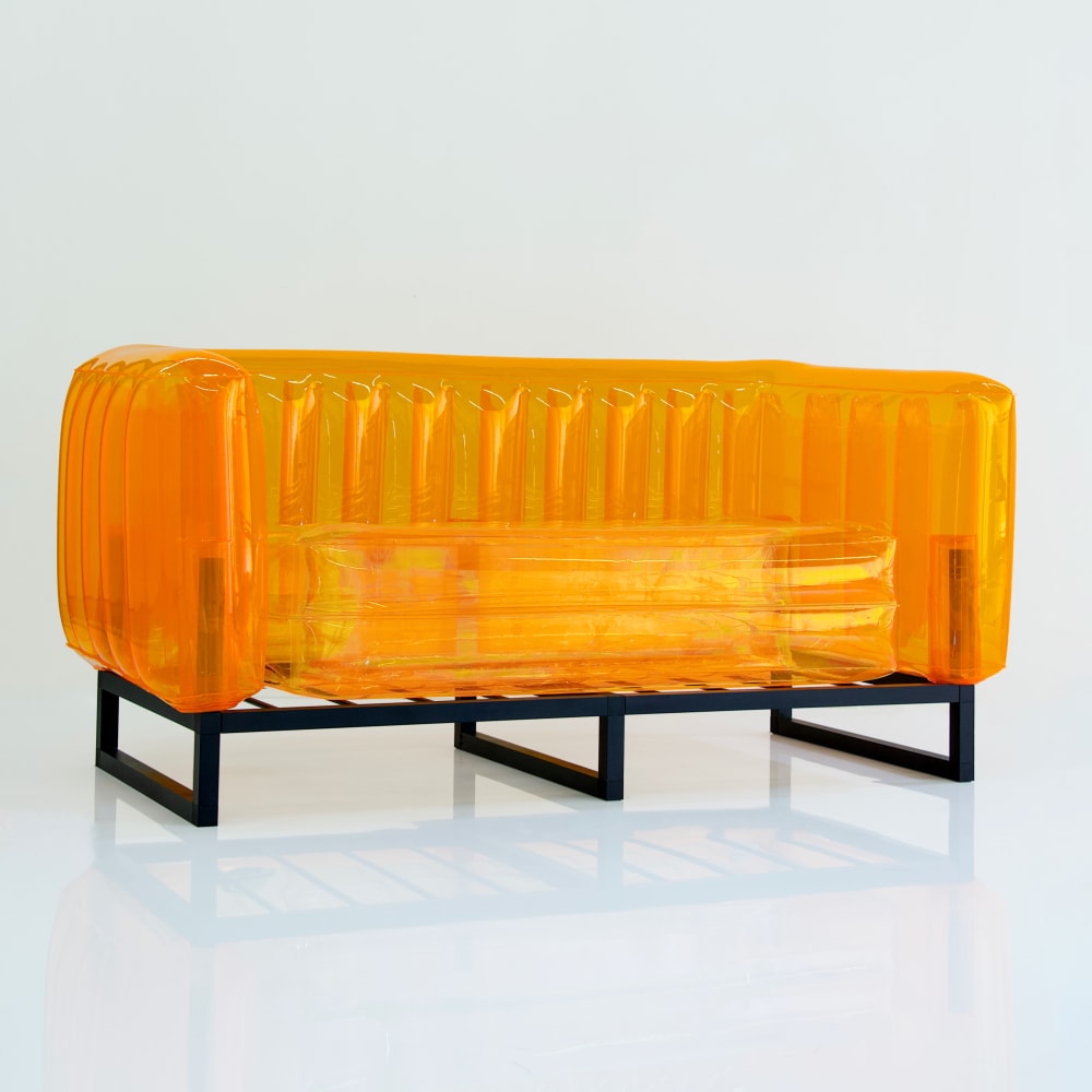 Canapé cadre aluminium assise thermoplastique orange