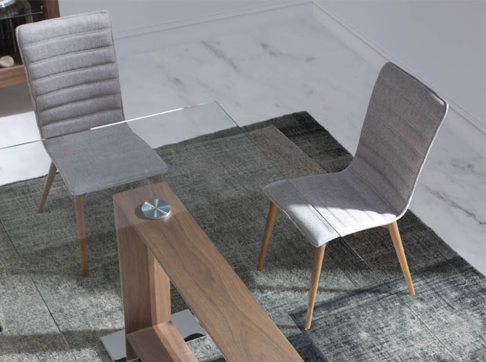Chaise en tissu gris