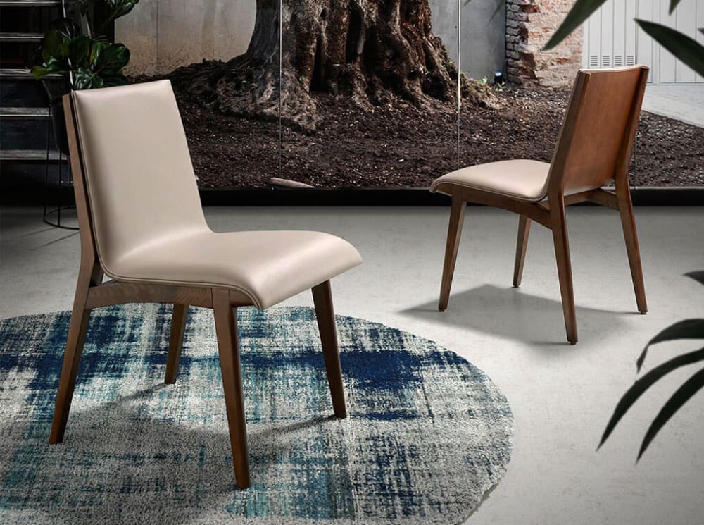 Chaise en simili cuir et bois noyer - Maisons du Monde