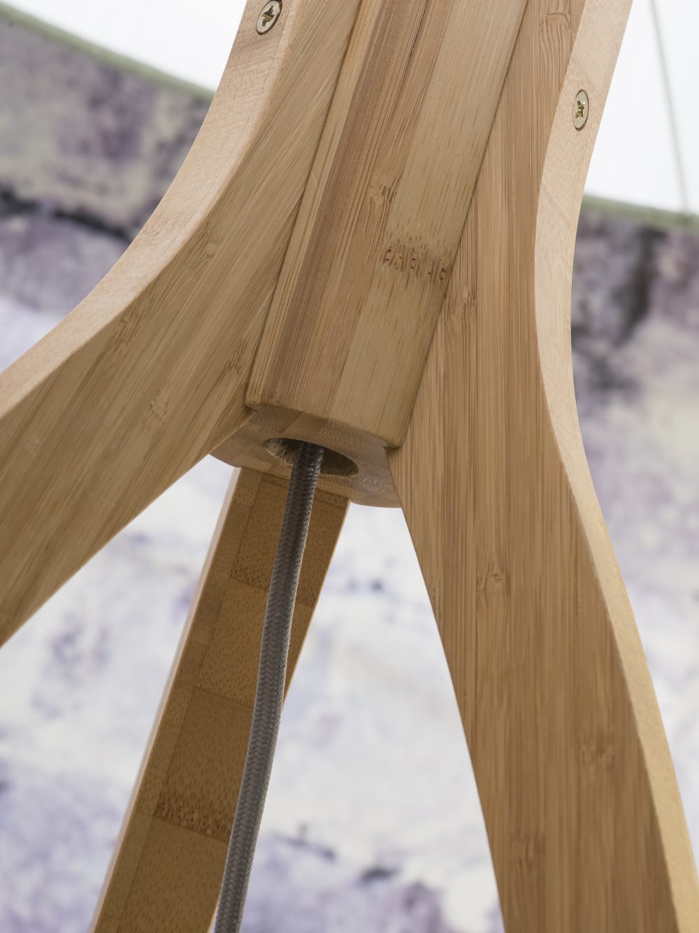 Lampadaire tripode bambou et lin naturel gris H160cm — vue 4