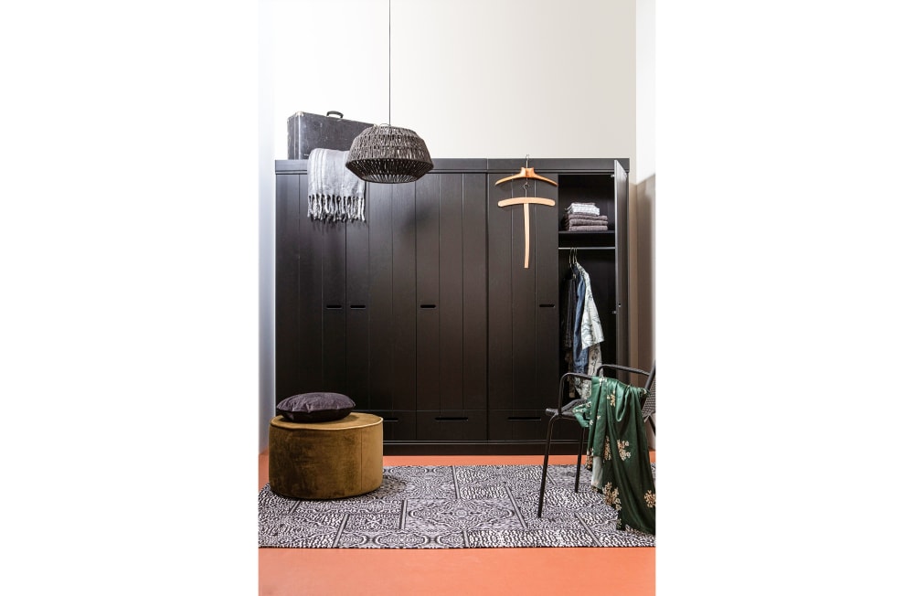Armoire 2 portes et 2 tiroirs en bois noir - Maisons du Monde