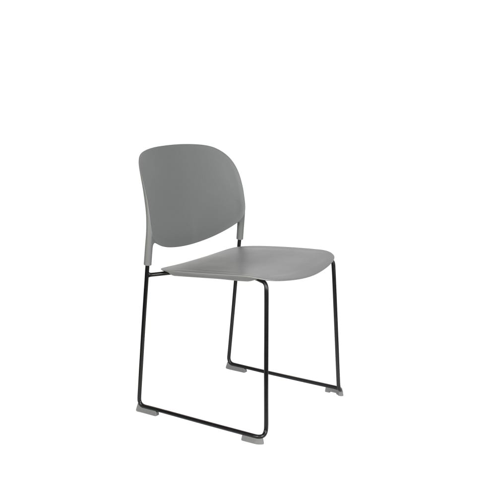 4 chaises en plastique