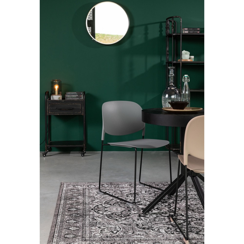 4 chaises en plastique gris