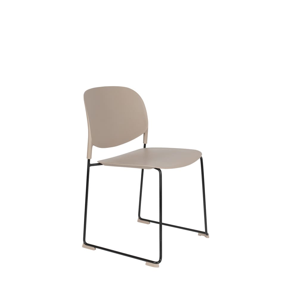 4 chaises en plastique