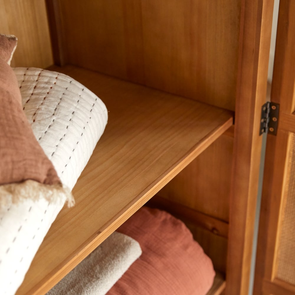 Esszimmerschrank aus Pinie und Rattangeflecht - Maisons Du Monde