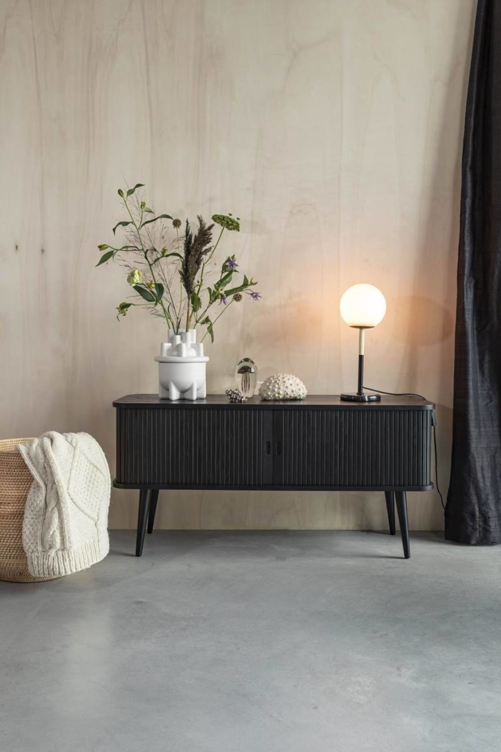 Buffet en bois noir avec portes coulissantes - Maisons du Monde