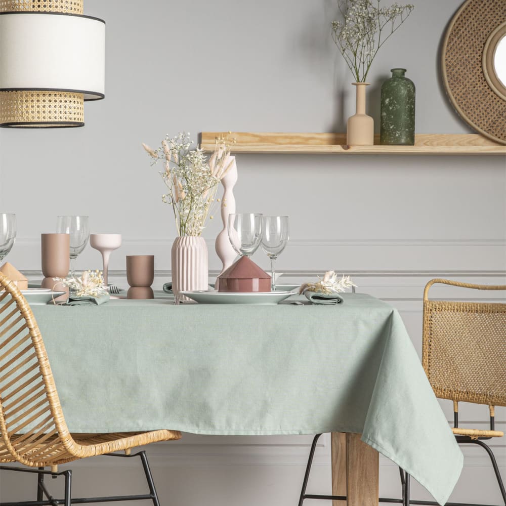 Nappe en coton traitee teflon vert sauge 180x180