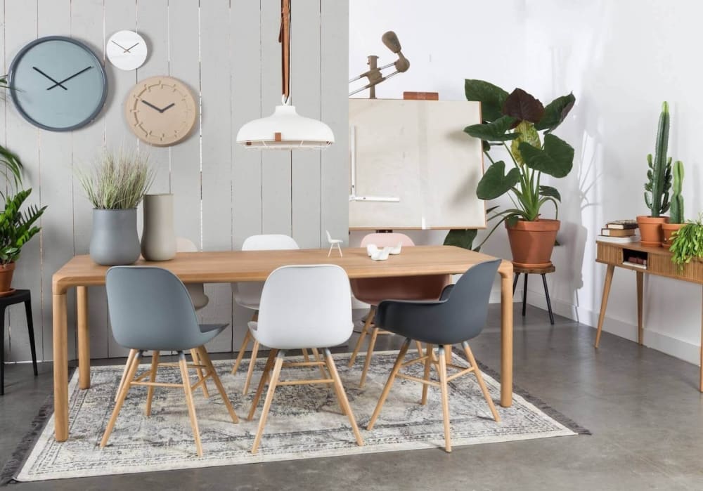 Chaise de repas design en polypropylene gris clair