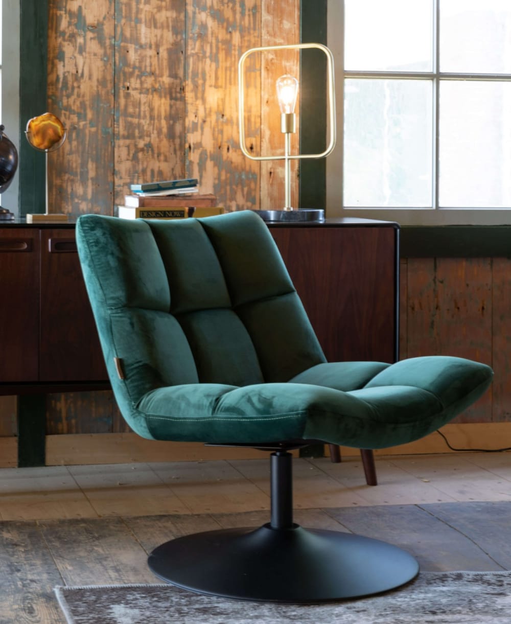 Poltrona lounge girevole in velluto verde intenso - Dutchbone