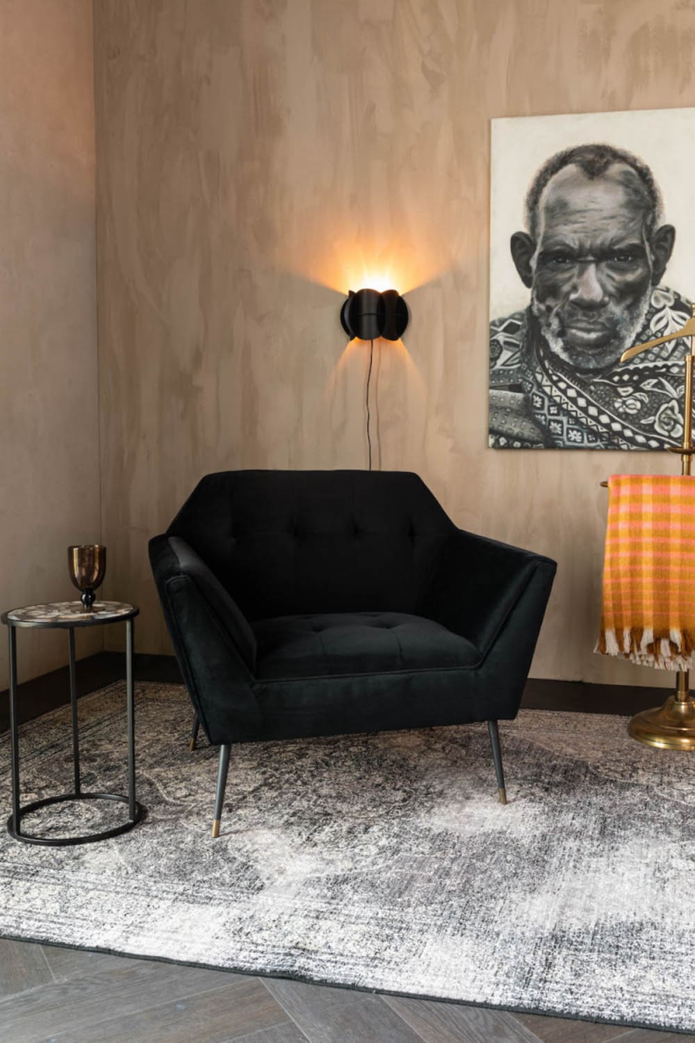 Poltrona in velluto nero Kate - Dutchbone